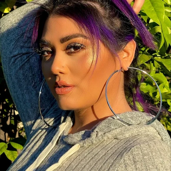 Favorite Pair Hoop Earrings - Picture 3 of 3